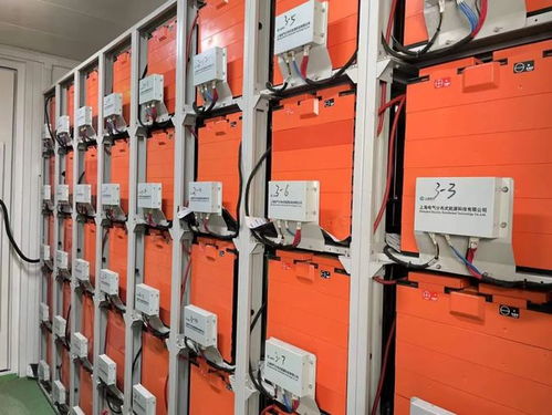 新能源汽車電池退役后,在上海的工廠 園區(qū)里變身成為大型 充電寶